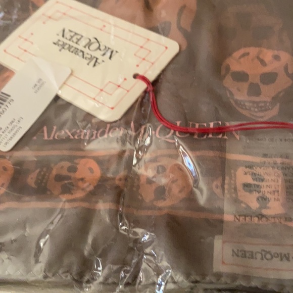 COPY - Alexander McQueen silk scarf - Picture 4 of 13